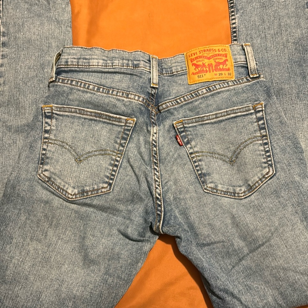 Women’s Levi’s straight leg jeans